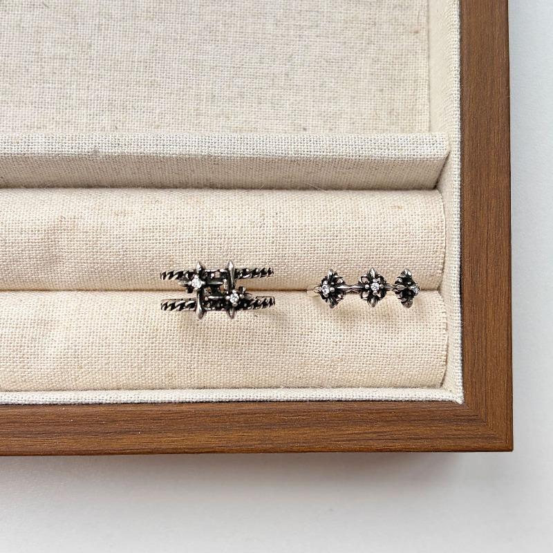 Design A Niche Double-layer Minimalist Style Cross Ring for Women, Featuring A Vintage Opening and Adjustable Design.