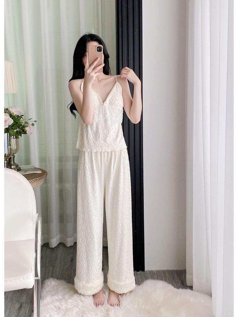 Samt-Pyjama-Set für Damen, Herbst-Winter: Luxuriöse, niedliche Dreiteilige Hauskleidung