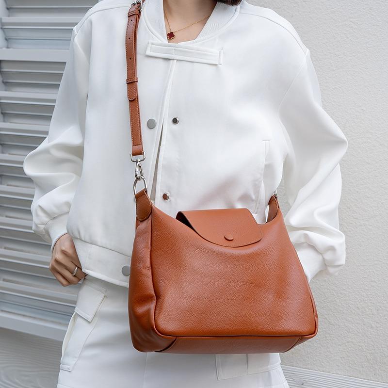 Big bag messenger bag women's new high-end texture soft leather underarm bag women's niche design shoulder bag