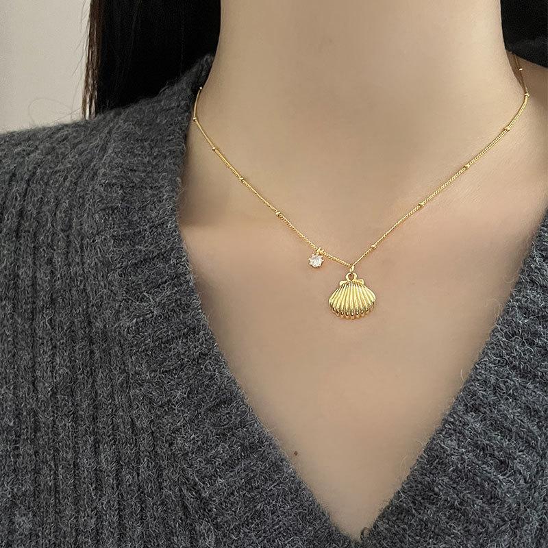 A Beizi Shell Necklace Women's Pendant with Advanced Design Sense Sweater Chain Hip Hop Style
