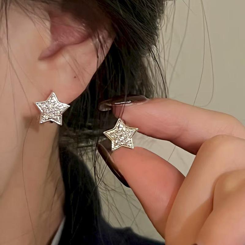 Hui Zhiyi Women's S925 Silver Star Stud Earrings – Light Luxury, Versatile Fashion Style