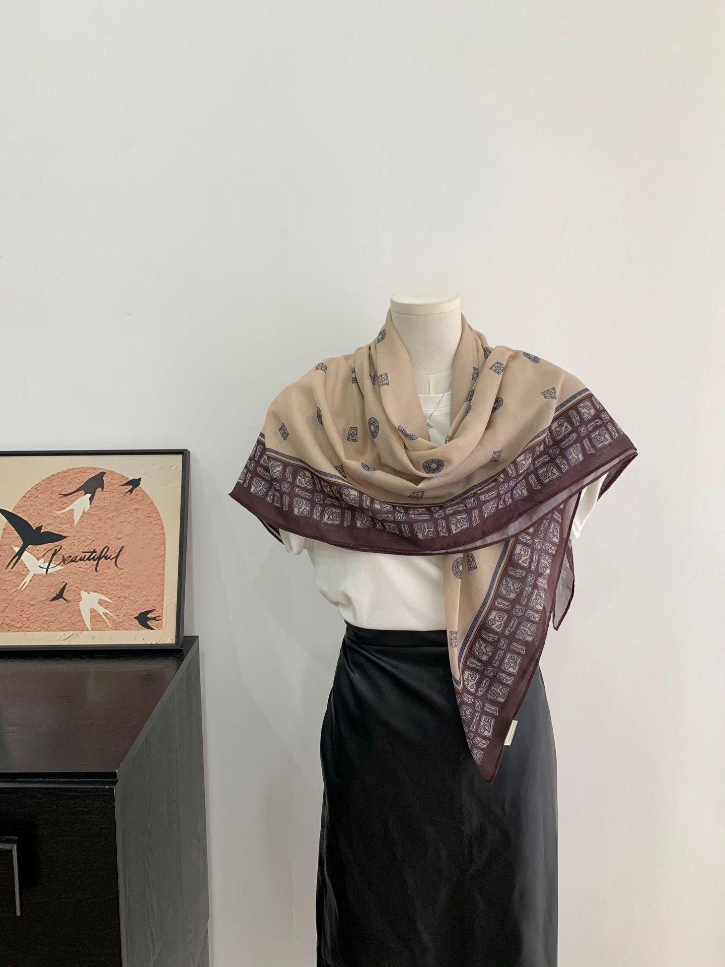 

[110 * 110] American Retro Ins Fashionable Versatile Thin Silk Scarf Women S Summer Outdoor Multi-Functional Decorative Headscarf 110-110