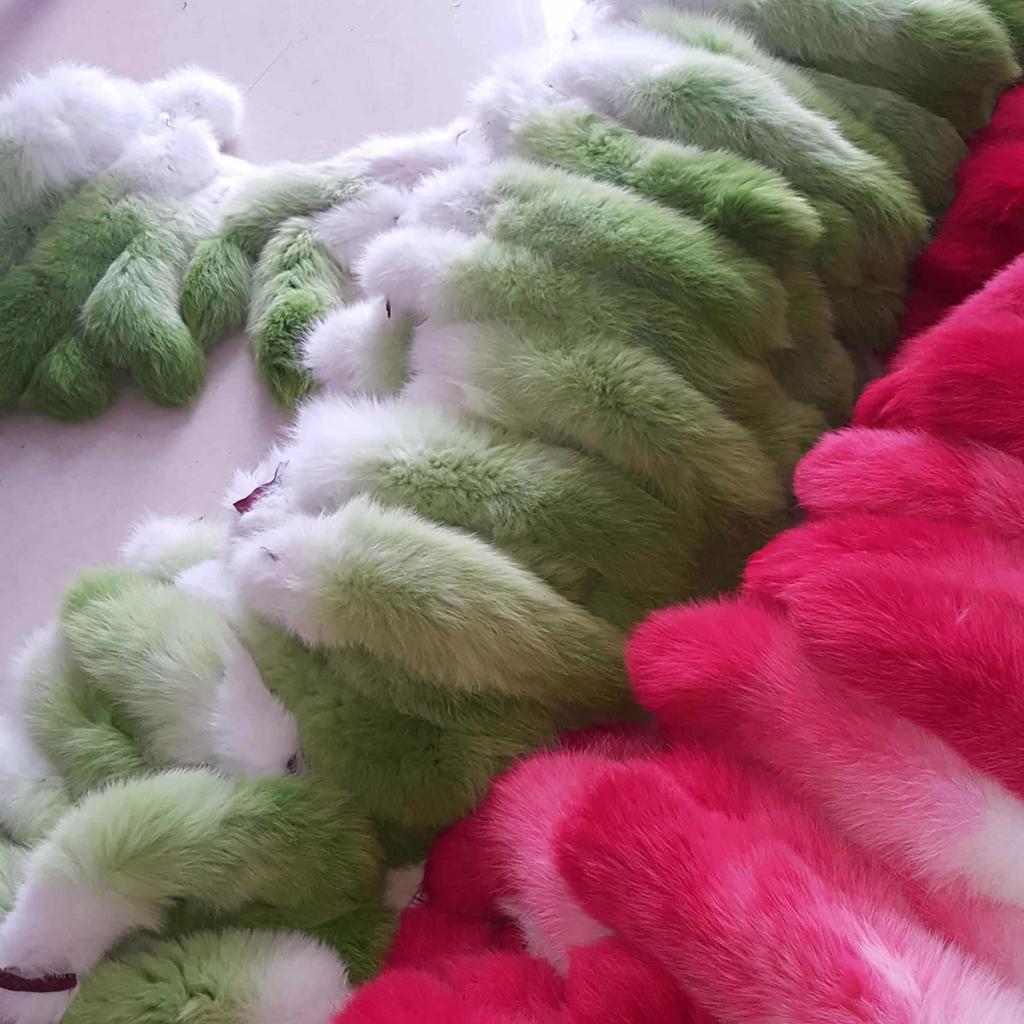 Fashionable Foxes Tail Keychain Charm Stylish Keyring Multipurpose Colorful Bag Pendant Accessory for Women Ladies