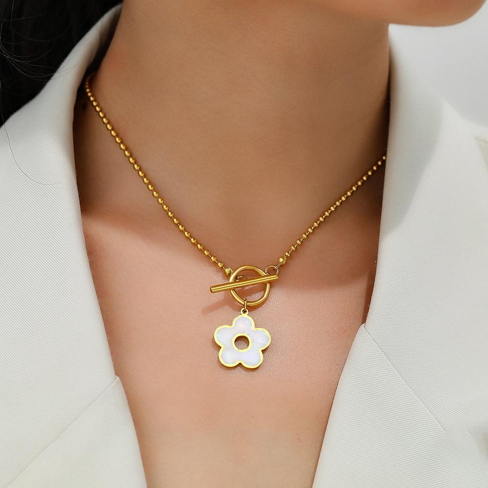 Stainless Steel Necklaces Exquisite Cartoon Flower Shell Pendant Toggle Button Chain Choker Fashion Necklace For Women Zircon