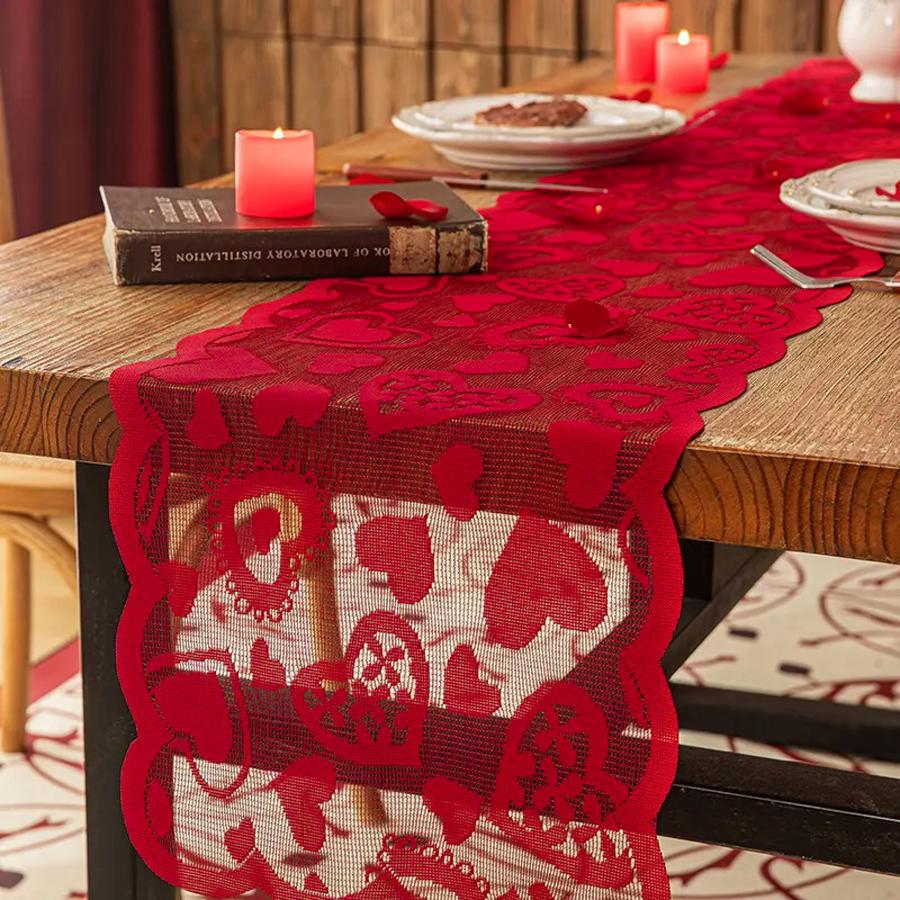Classic Red Heart-Themed Valentine's Day Decorative Tablecloth, Polyester Woven Table Runner Suitable for Family Gatherings and Couples' Dates.