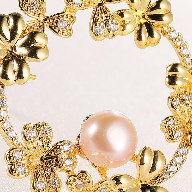 Bo Xin Yun Zirconia Wreath Brooch with Freshwater Pearl