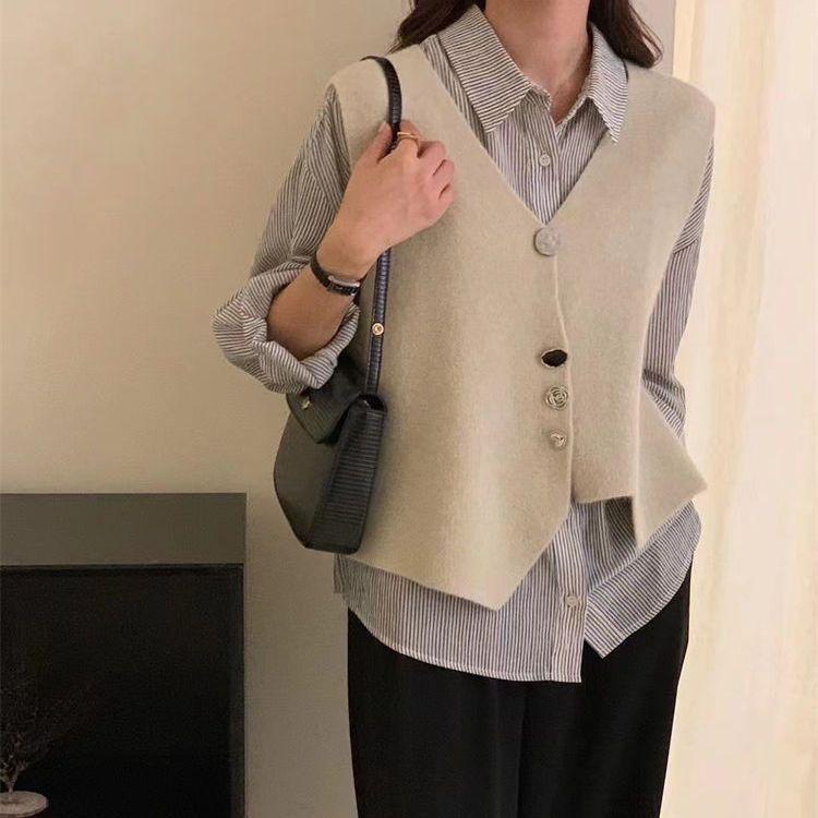 Women's Designer Button Knitted Vest Cardigan V-Neck Sleeveless Layering Sweater Cardigan Gilet for Outer Wear