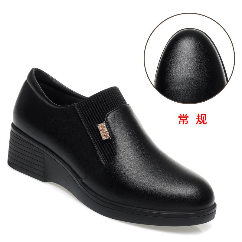 Módní Pohodlné Boty z Měkké Kůže s Hlubokým Výkrojem Flexibilní Mokasíny Dámské 2024 Jaro Platforma Klínky Boty Do Kanceláře Pro Mamu Do Práce Nové