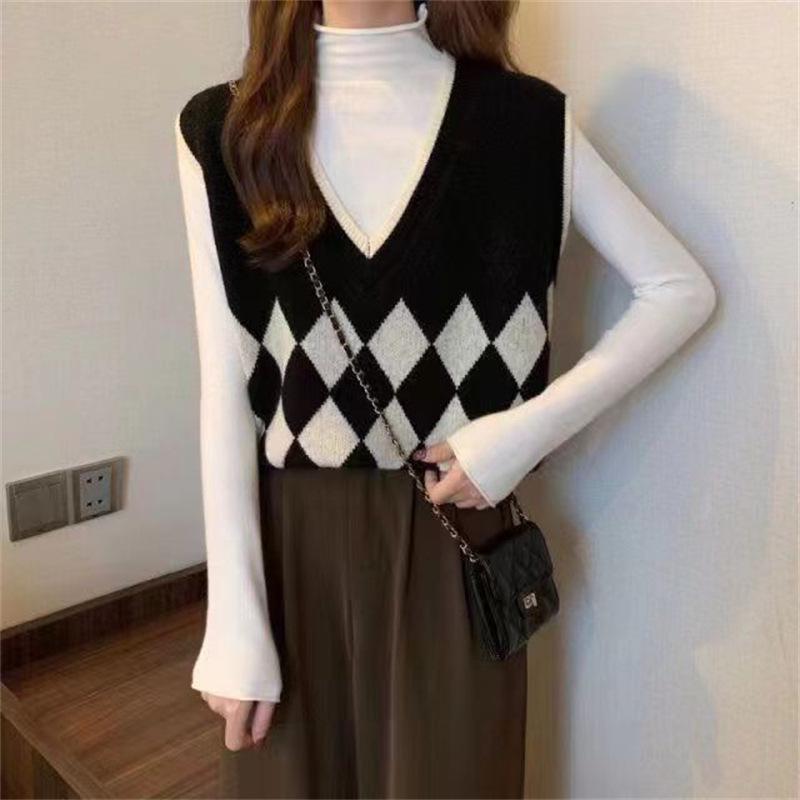 Women's Diamond Pattern V-Neck Knit Vest - Casual Loose Slimming Top for Spring and Autumn