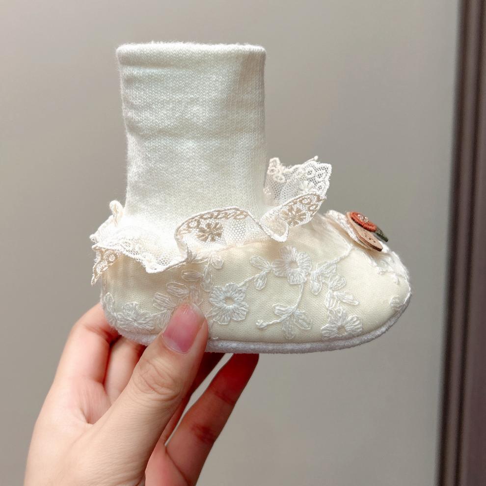 Winter Style Baby Girl Shoes: Soft, Velvet-Lined, Non-Slip Cotton Shoes for Newborns (0-6 Months)