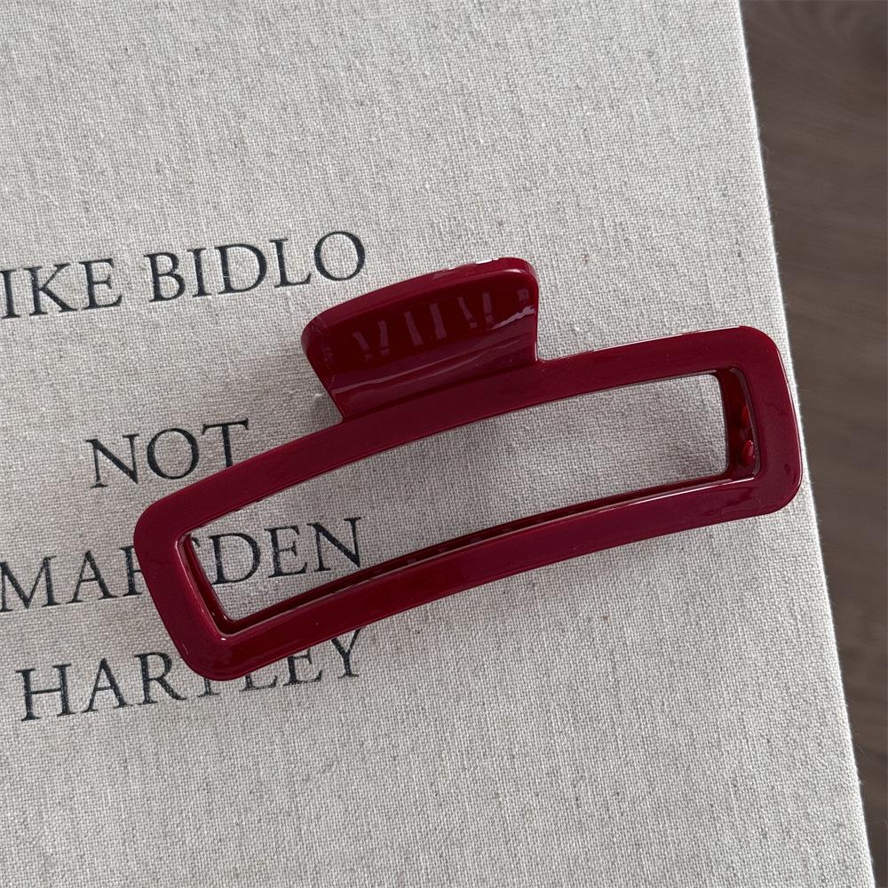 Gold Red Festive Claw Clip: Flashy Hair Accessory for New Year