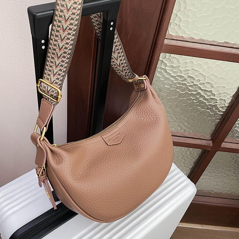 Dumpling bag women's new casual simple wide shoulder strap messenger bag high sense large capacity shoulder bag