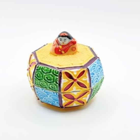 

Tea ceremony utensils, incense holder, yellow Kochi wood, Benzaiten, by Takano Shoami