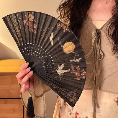 Přenosný skládací vějíř Cheongsam s třásněmi: Tradiční letní bambusový vějíř