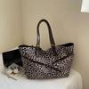 Simple and stylish shoulder bag New large-capacity trendy fashion handbag Women's leopard print underarm tote bag