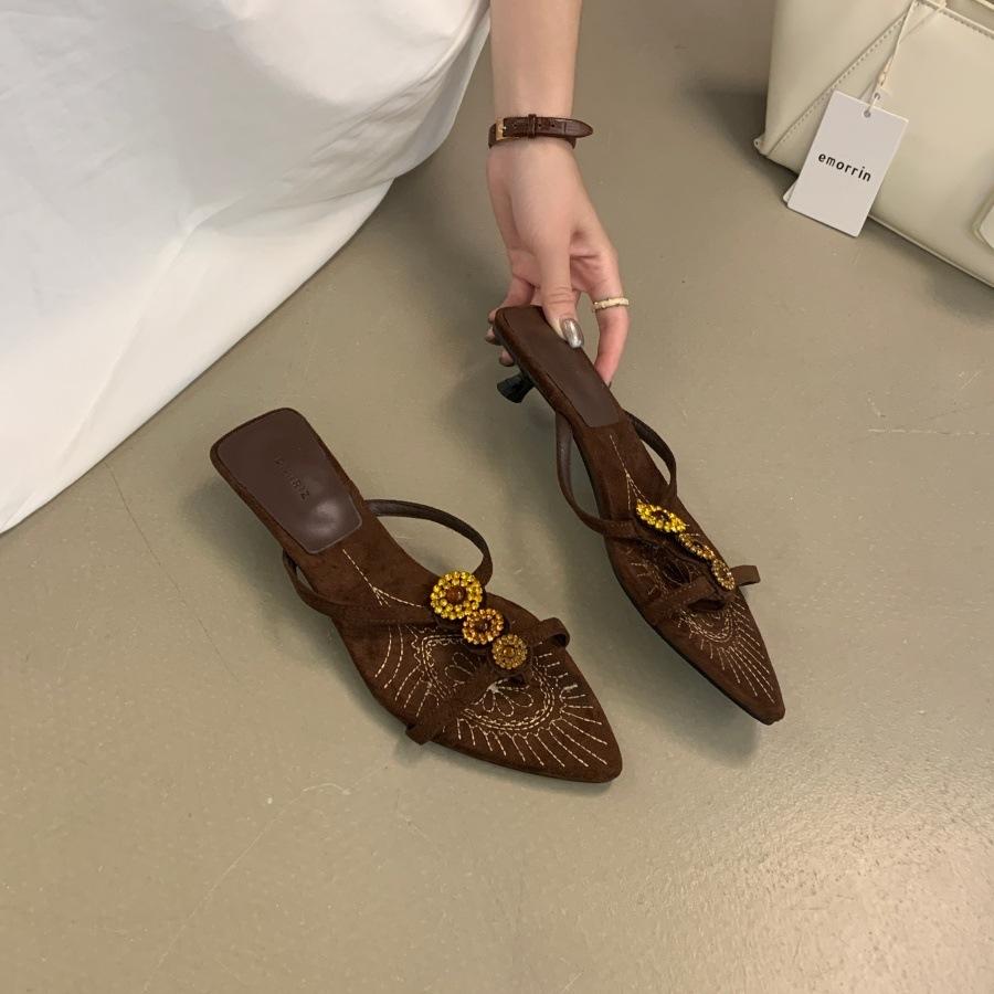 Ballan Bay Bohemian Style Pointed Head Embroidered Flip-Flops Women Wear Beautiful Rhinestone Cool Slippers 35 светло-коричневого 6480₽