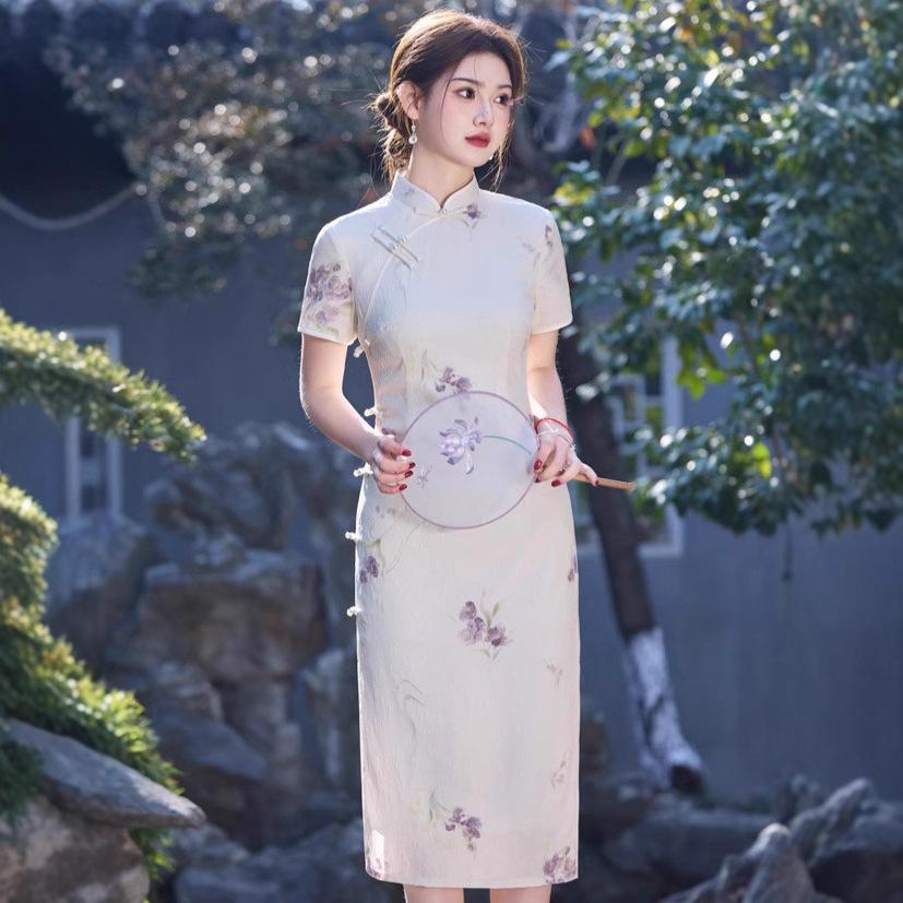 1011 spring and summer new models, jacquard side buckle medium and long cheongsam high-end plain and elegant beige short-sleeved long cheongsam in