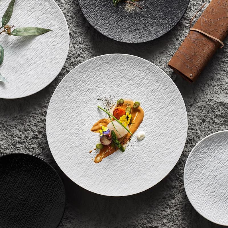 Black and White Ceramic Food-Grade Shallow Plate - Luxury Style for Meals and Breakfasts