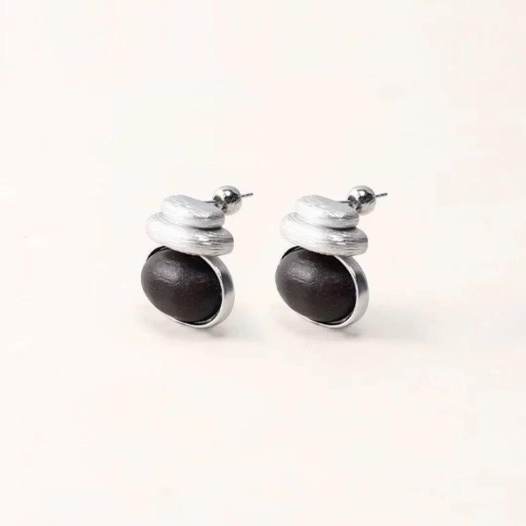 Black Gourd Necklace & Earrings Set: High-End Luxury, Versatile, Trendy, Elegant, Long Muku Sweater Chain.
