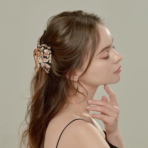 Besty Adelaine Ribbon Hairpin