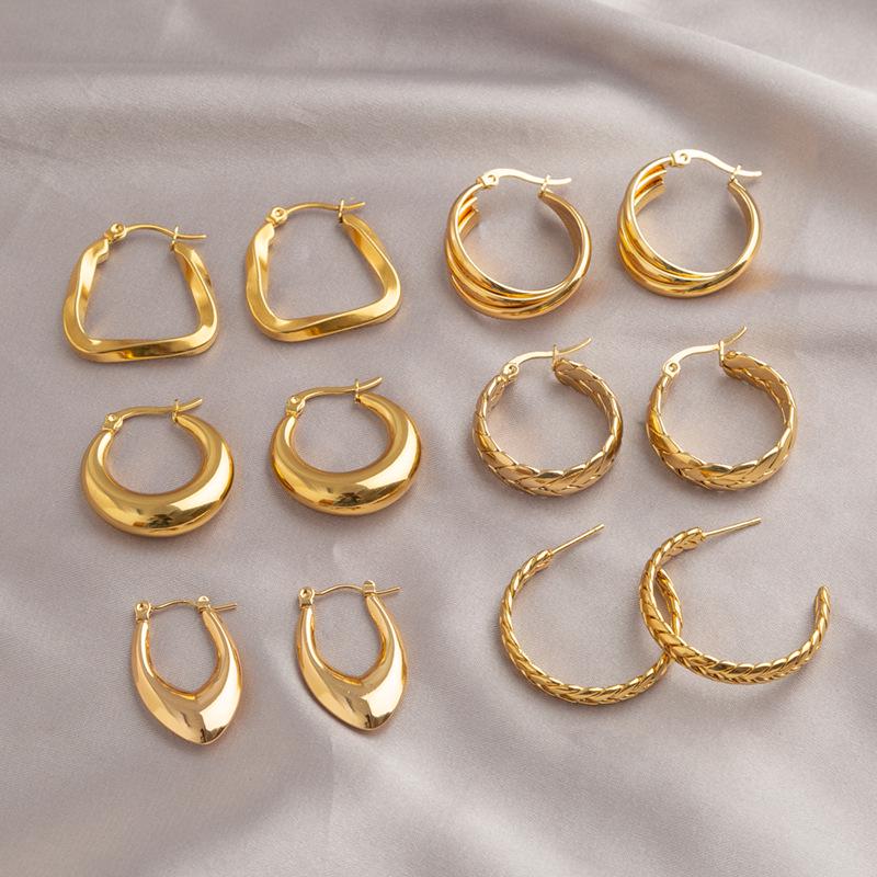 Gold Titanium Steel Geometric Oval Earrings for Women: Light Luxury, High-End Fashion, Elegant and Minimalist Design
