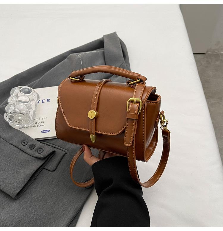 Women's bag autumn and winter high-end sense exquisite niche design handbag women's 23 new Korean version fashion messenger small square bag