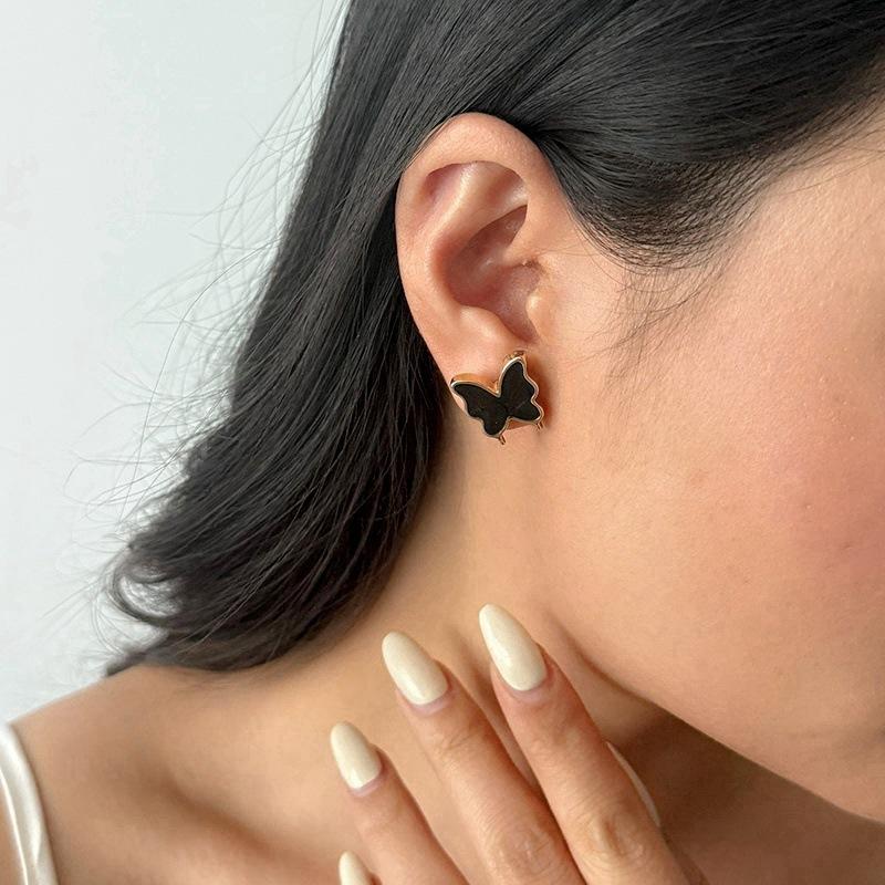 Ear jewelry exquisite simple sweet three-dimensional butterfly stud earrings female ins blogger with the same small earrings golden gift