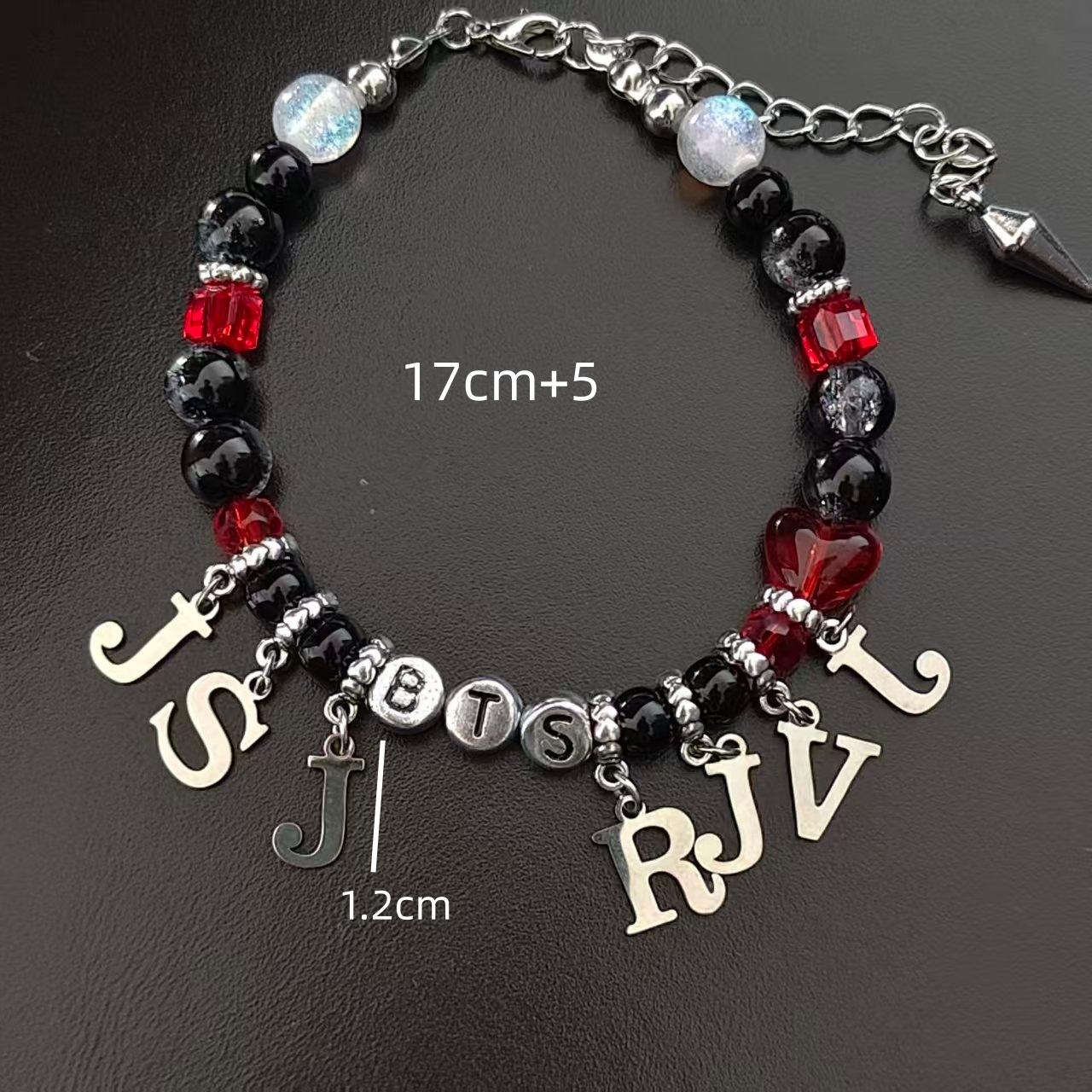 BTS ARMY Perlenarmband: K-Pop Bangtan Boys Inspirierter Schmuck mit Mitglieder-Initial-Anhängern, Schwarze Onyx- & Rote Kristallperlen, Verstellbar, Fan-Geschenk 1 black