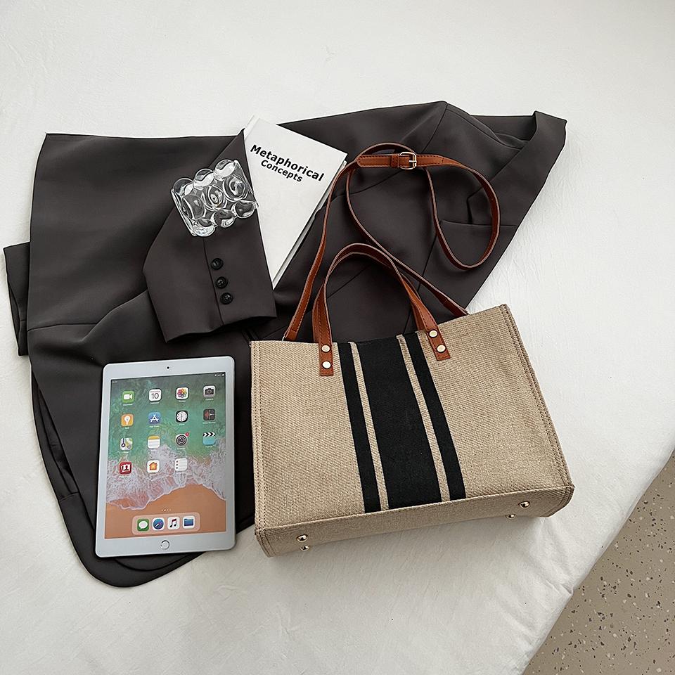 Die Tasche aus Canvas-Material, der Riemen aus PU-Material liegen angenehm in der Hand, die allgemeine Classicdirt Resis