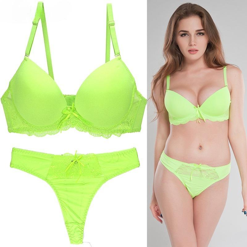 Sexy Lace Push-up Bra and Thong Set Plus-size Anti-sagging Lingerie with Skin-friendly Comfortable Panties