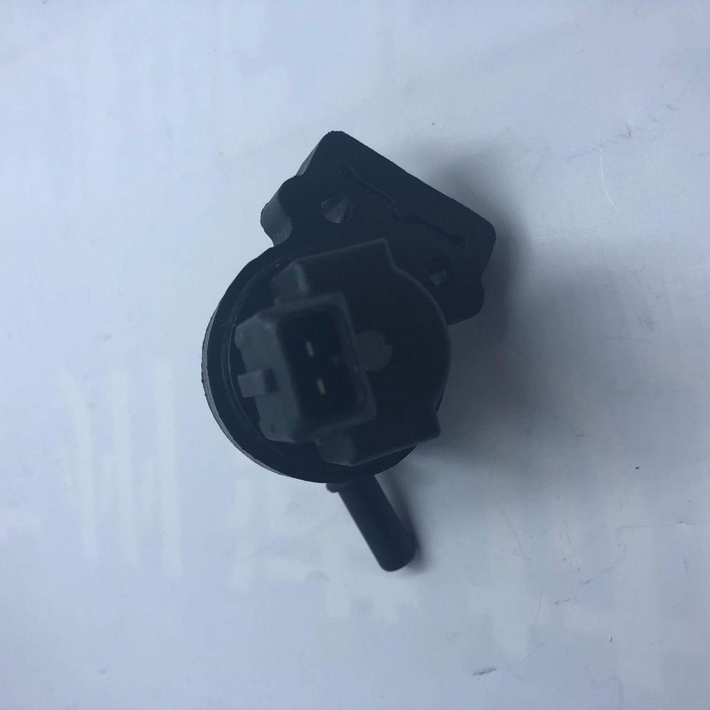 Mercedes-Benz E350/E550 Canister Purge Solenoid Valve (2502487899)