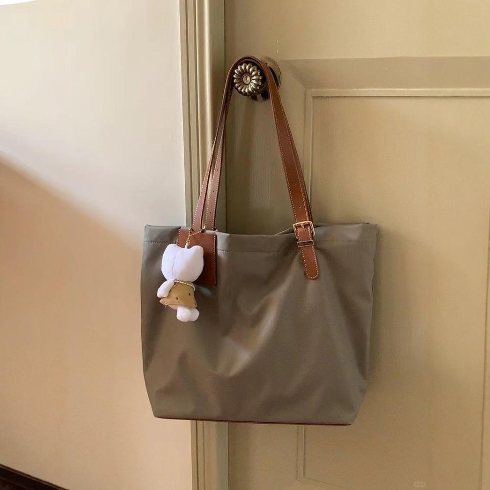 2024 Korean version of large-capacity nylon cloth bag, simple and lightweight tote bag, women's casual commuter underarm shoulder bag.