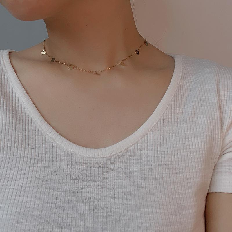 Collier Pendentif Petit Pièce Ronde Simple Tendance en Acier Inoxydable Pour Femmes Couleur Or Étanche Charme Géométrique Colliers