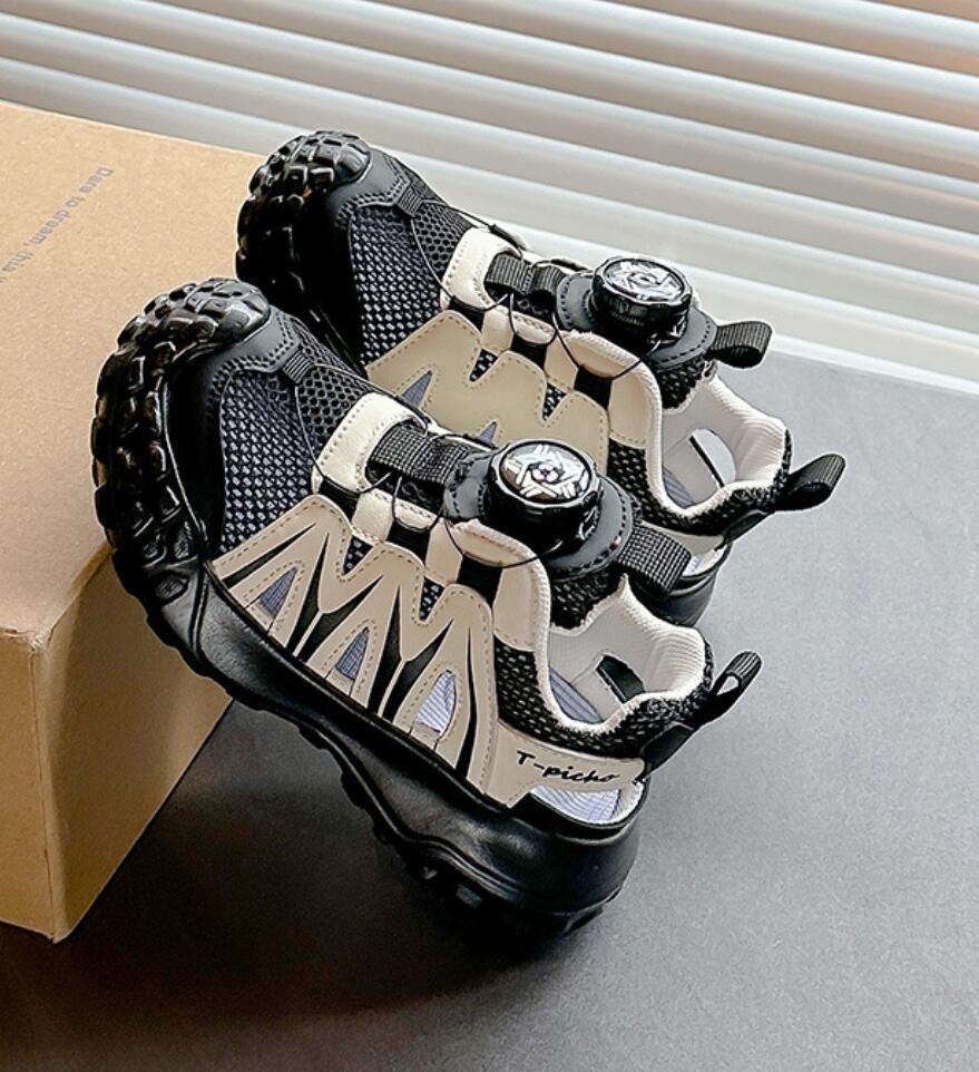 

Модная пляжная обувь для девочек и мальчиков, полые кроссовки, новинка лета 2024 г., детская спортивная обувь для бега, модная детская повседневная обувь для плавания 36 чёрный