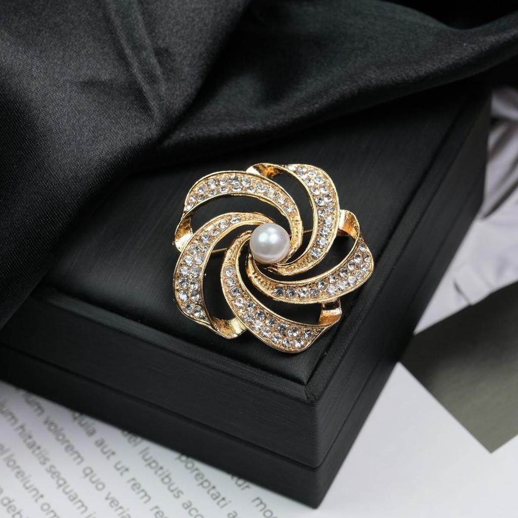 Elegant Versatile Light Luxury Corsage Brooch with Niche Design - Anti-Exposure Pin