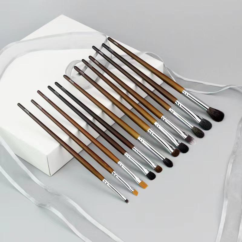 Tapered Wool Animal Hair Makeup Brush for Eyeshadow, Blending, Concealer, and Lip & Brow Application.