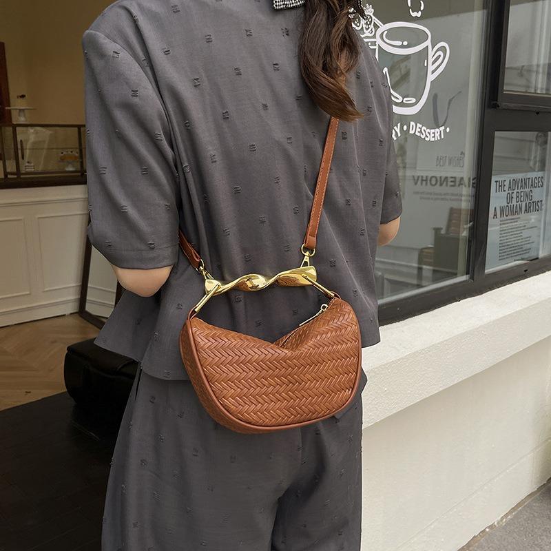 Fashion Woven Pattern Portable Crescent Bag Women's Bag Summer New High-end Texture Shoulder Underarm Bag Trendy Messenger Bag