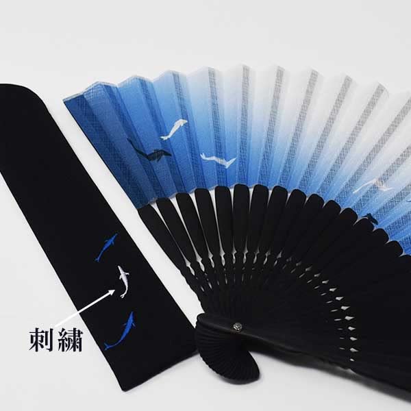 Kimono Fabric Fan and Fan Case Dyed Ayu 22cm [Stylish Iroha] Men's Fan, Set, Frame, (Sweetfish) Design, (Blue)