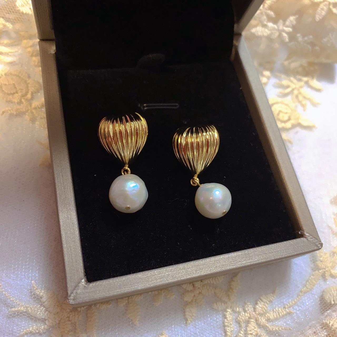 

French retro temperament natural baroque pearl stud earrings niche design sense love earrings earrings personality trend Silver needle