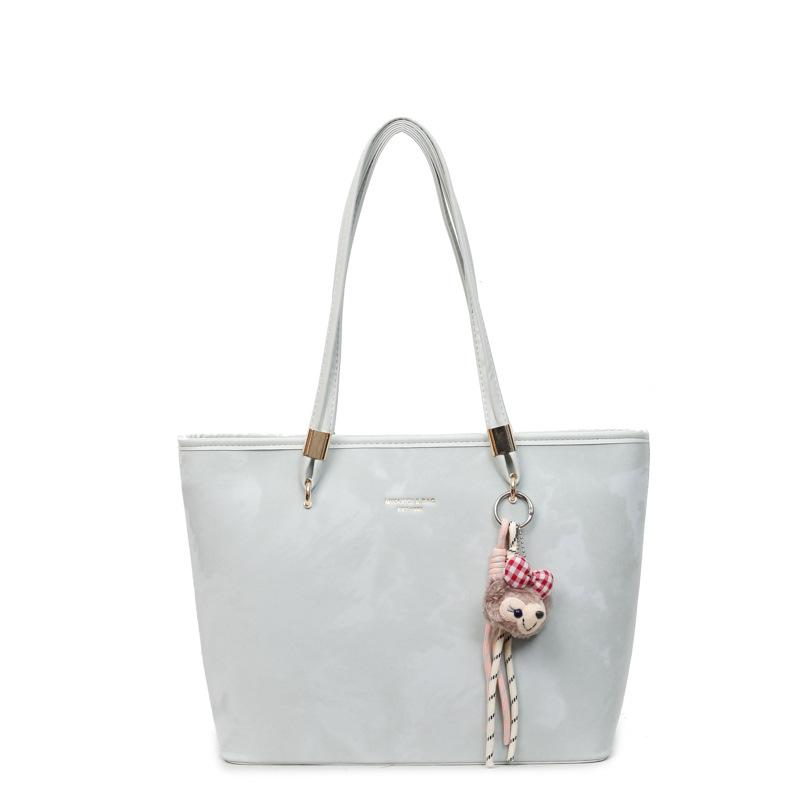 Fashion Versatile Large-capacity Tote Bag Women's 2025 Summer New Foreign Style Simple Shoulder Bag Trendy Commuter Armpit Bag