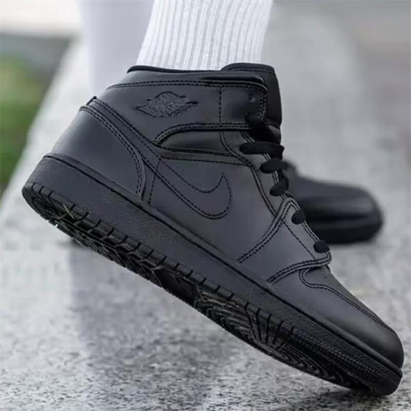 Jordan 1 Mid Triple Black GS 554725-093