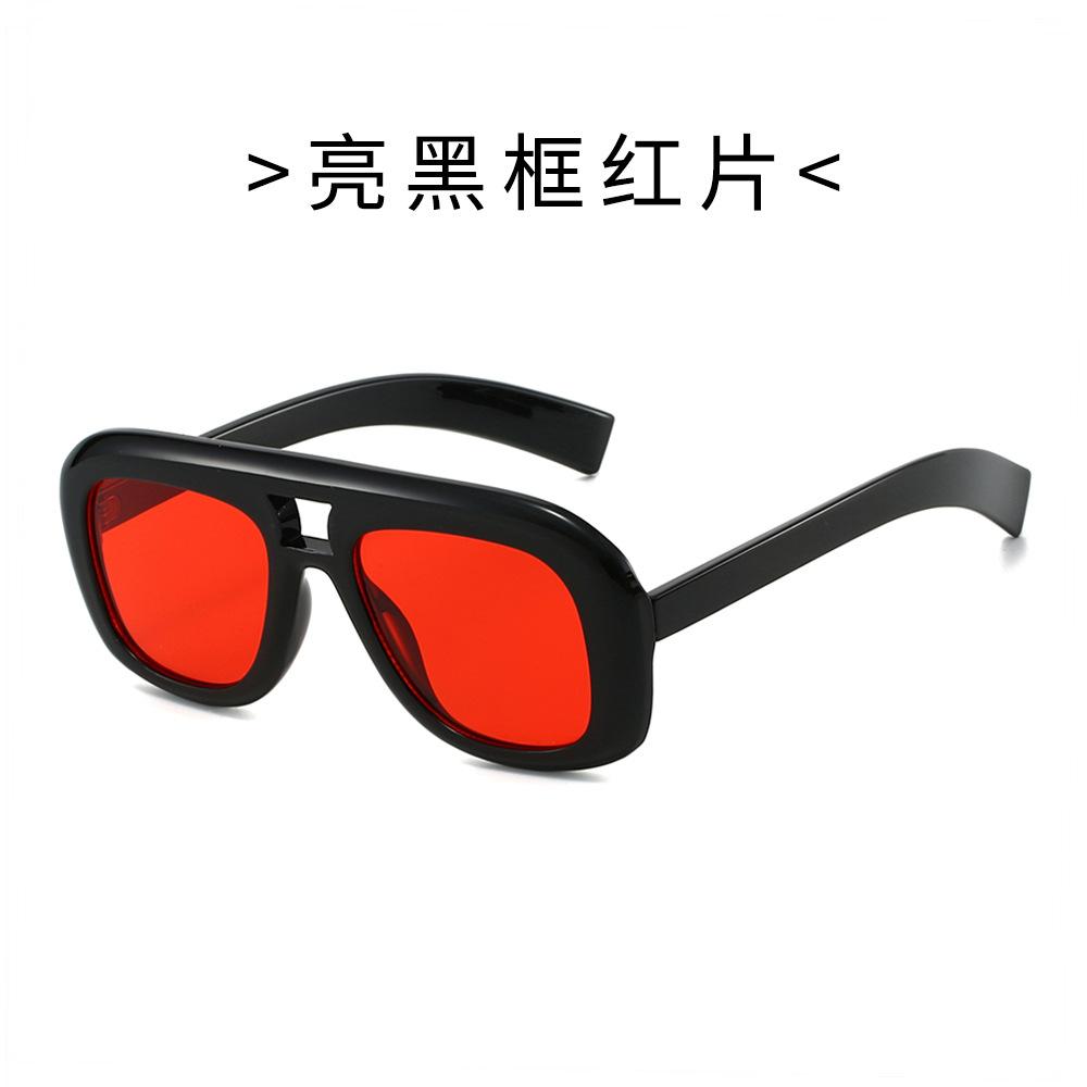 Large-frame, double-bridge, minimalist sunglasses for outdoor use and sun protection during vacations