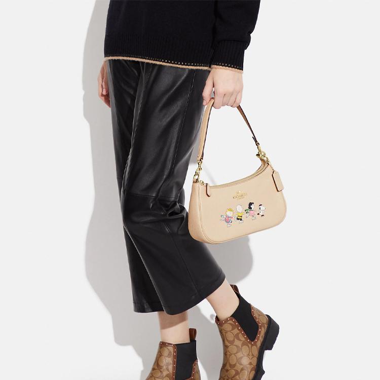 New COACH Peanuts Snoopy Collaboration Teri Pebbled Cow Leather Shoulder Bag Handbag Shoulder Bag Women's Ivory White CE861-IMOQY