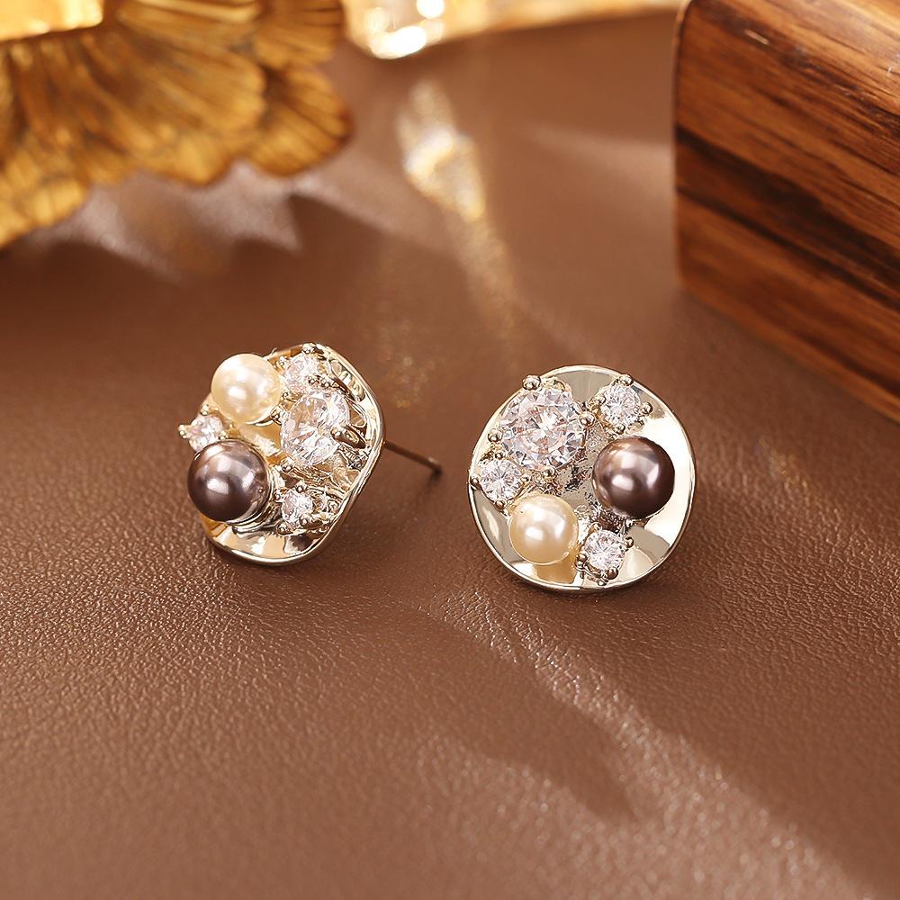 Glass Bead Stud Earrings Sparkling Crystal Elegant Fashion Versatile Women Jewelry Trendy Chic Statement Earrings High Sense Daily Wear Accessory