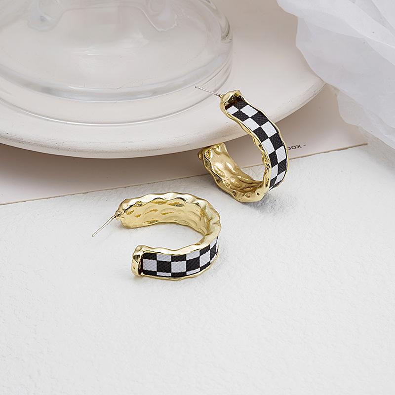 Fashion Simple Round Square Geometry Stud Earring for Women Girl Black White Checkerboard Earring Jewelry Gift