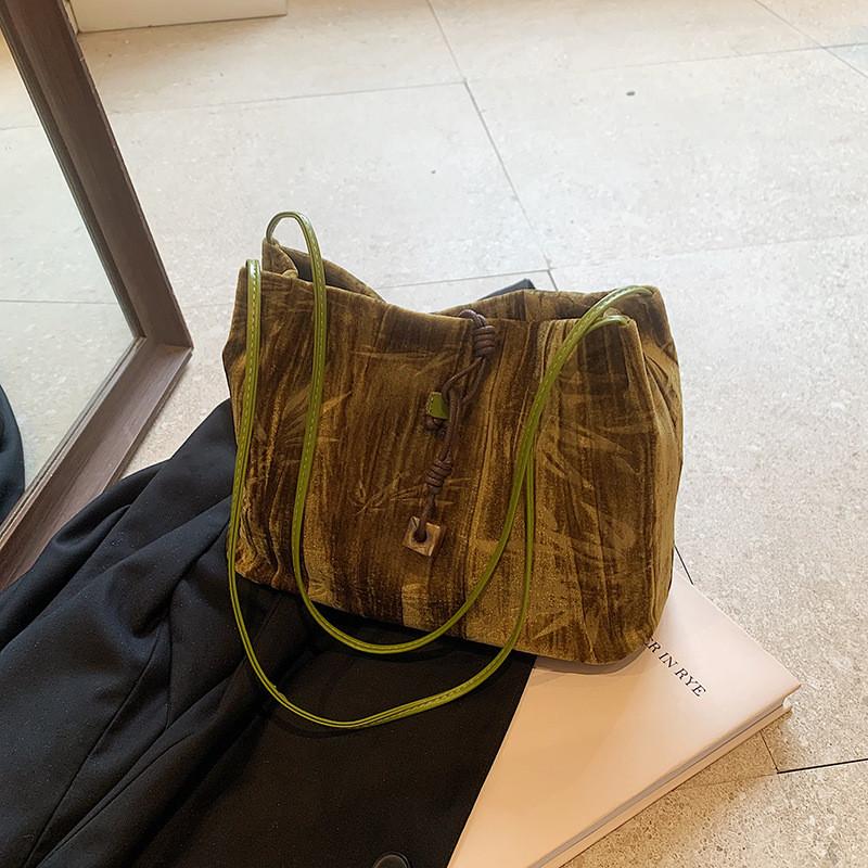 Chic Summer Tote Bag For Women With Large Capacity Stylish Shoulder Design