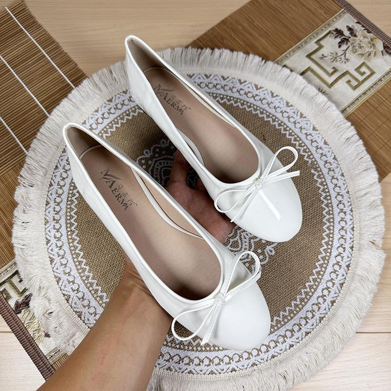 Fashion Flat Shoes Women's 2025 Spring and Autumn New Round Toe Ballet Shoes Bow Knot Shallow Retro Patent Leather Red Plus Size 43 44