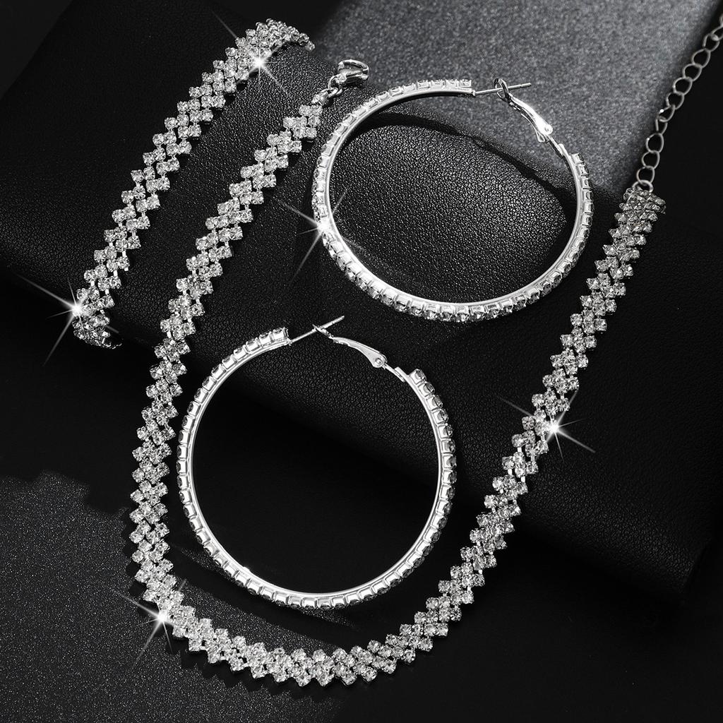 Lady's Sweet Necklace, Ear Ring and Bracelet. Unique Collar, Trendy and Fashionable, Versatile Neck Chain.