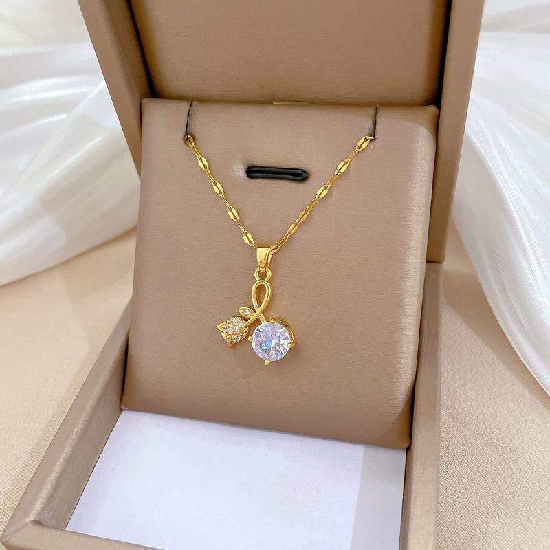 Fashionable and Cute Micro-paved White Zircon Necklace, Classic Romantic Rose Light Luxury Stainless Steel Pendant
