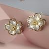 2024 Neue Weiße Acryl-Blumenstecker für Damen Goldfarben Seitlich Hohle Florale Kleine Ohrringe Koreanisch Niedliche Ohrdekoration